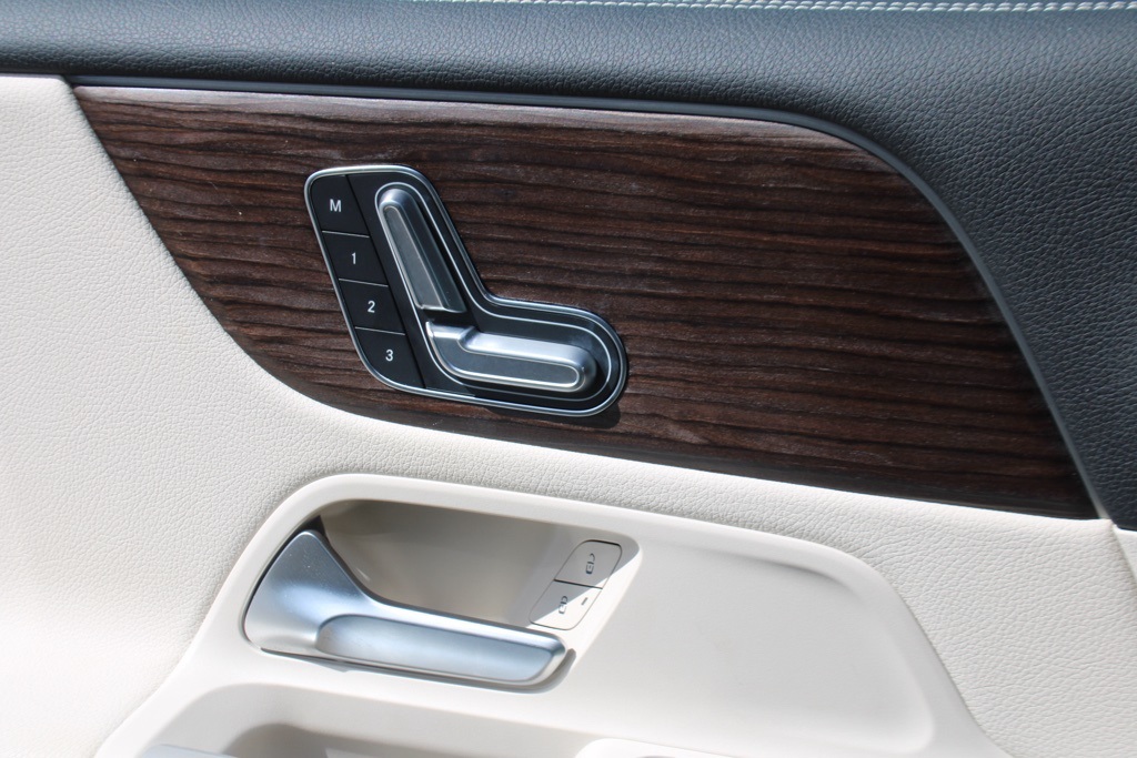 2024 Mercedes Benz EQB 250+ photo 9