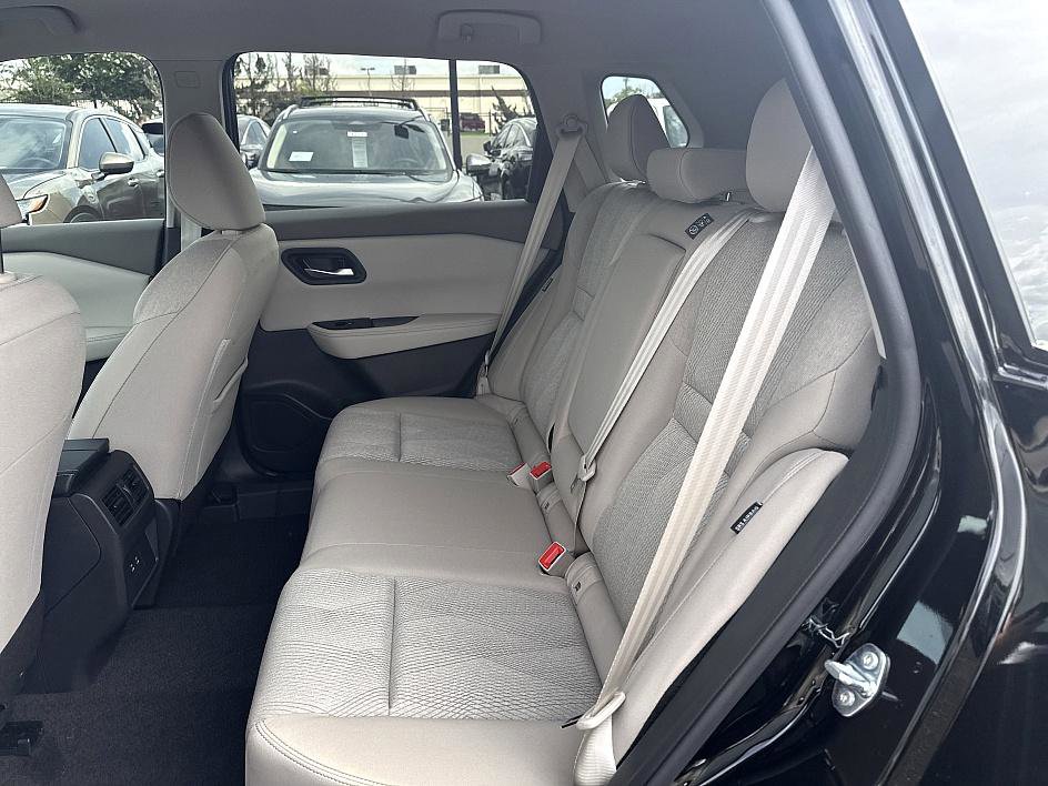 2025 Nissan Rogue SV photo 10