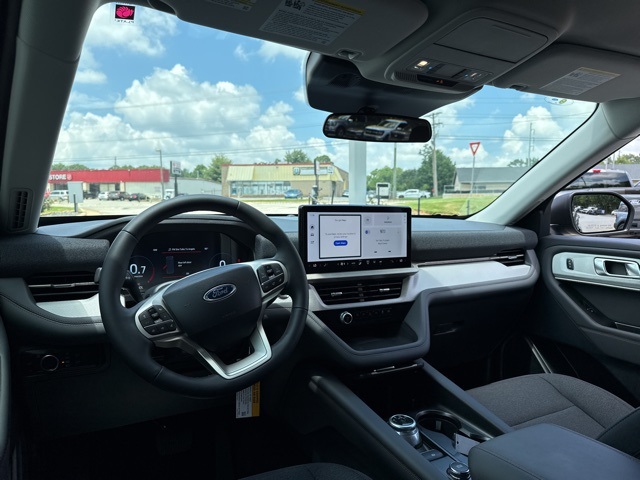2025 Ford Explorer photo 24