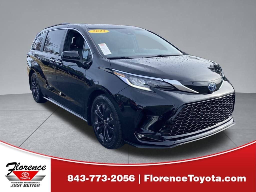 2023 Toyota Sienna XSE's photo