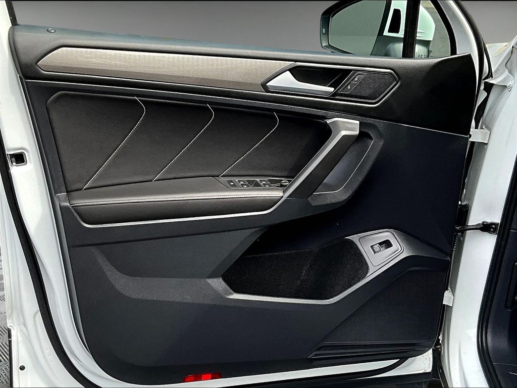 2024 Volkswagen Tiguan SE Wolfsburg Edition photo 8