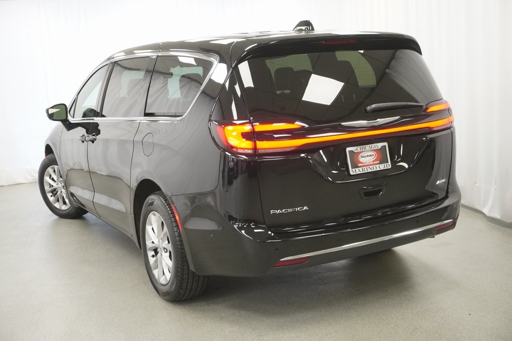 2025 Chrysler Pacifica photo 10
