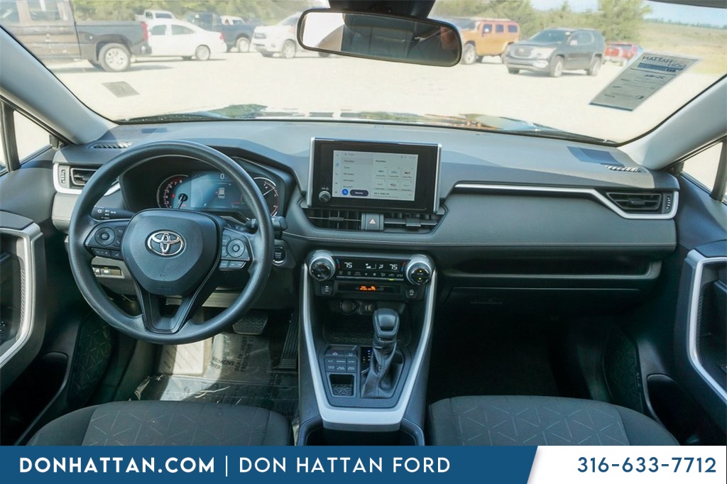 2023 Toyota RAV4 XLE photo 3