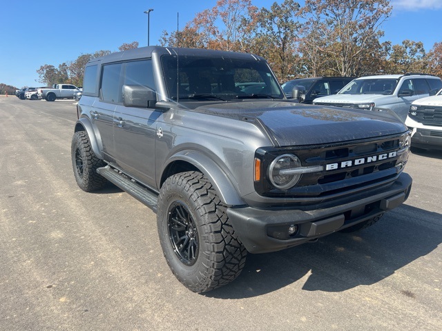 2024 Ford Bronco Outer Banks photo 3