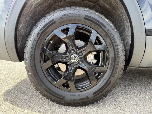 2025 Volkswagen Atlas Peak Edition SE photo 2
