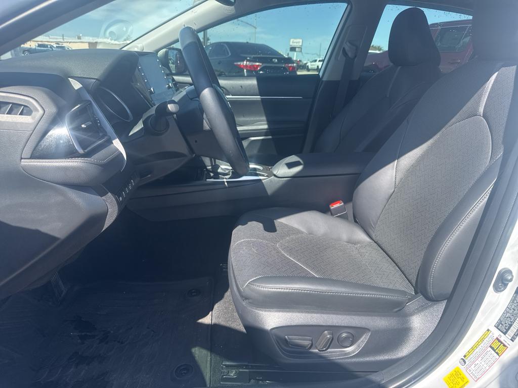 2023 Toyota Camry Hybrid XLE photo 9