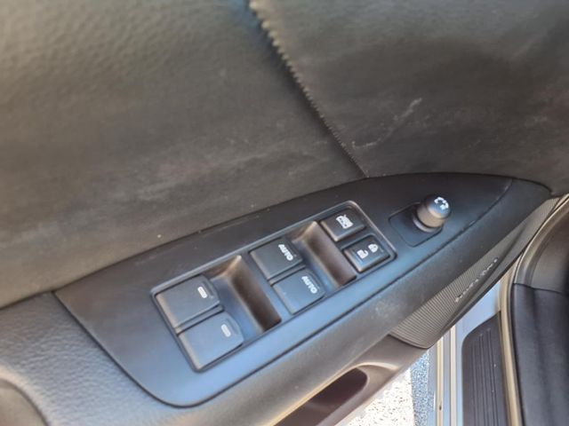 2010 Suzuki Kizashi photo 17
