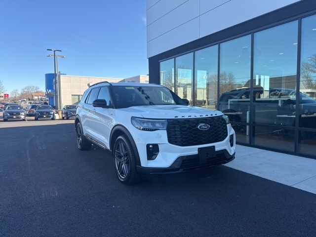 2025 Ford Explorer ST-LINE's photo