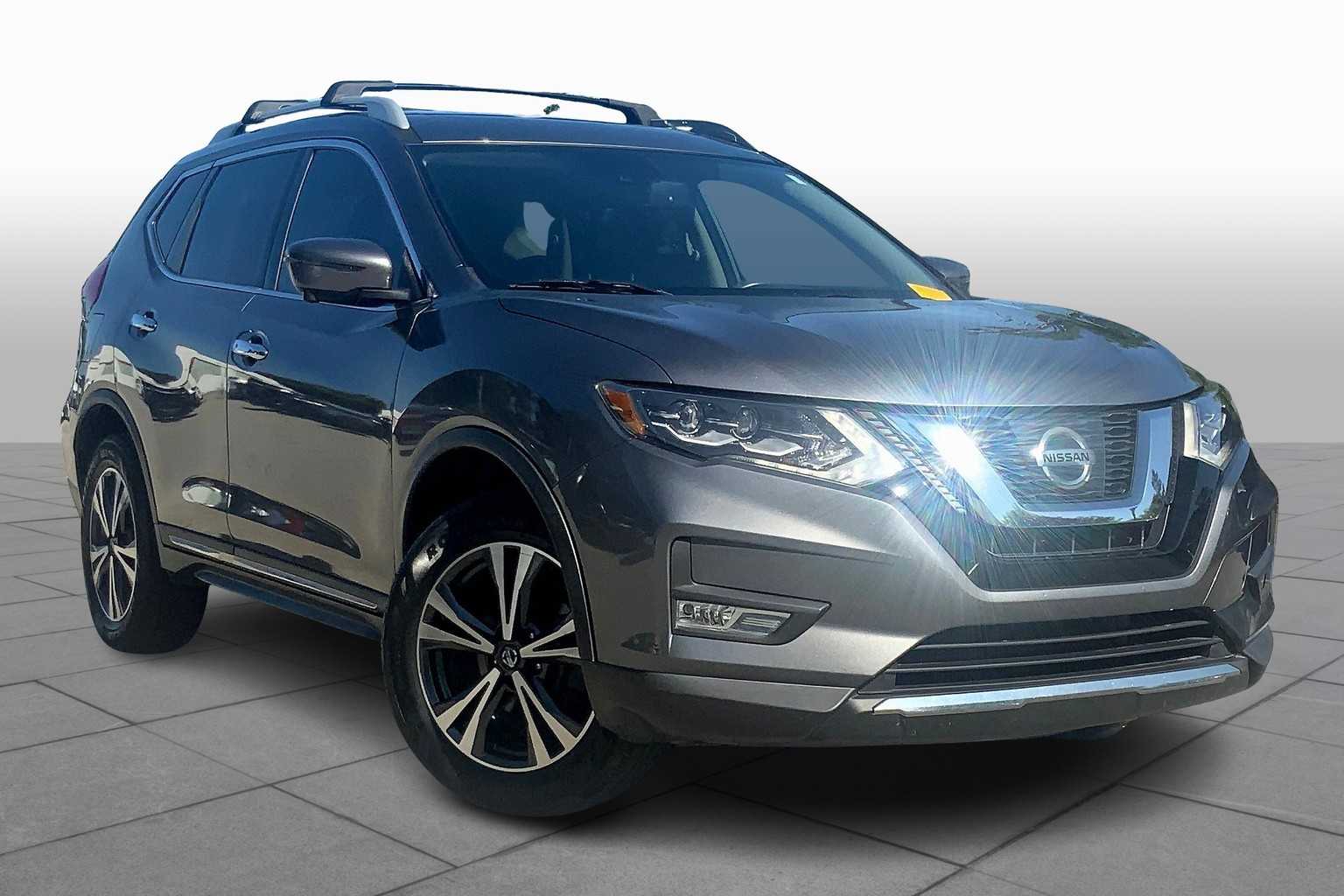 Used 2017 Nissan Rogue SL with VIN 5N1AT2MV1HC740286 for sale in Kansas City
