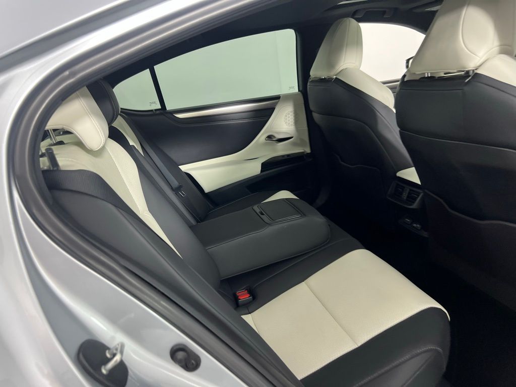2023 Lexus ES 300h photo 26