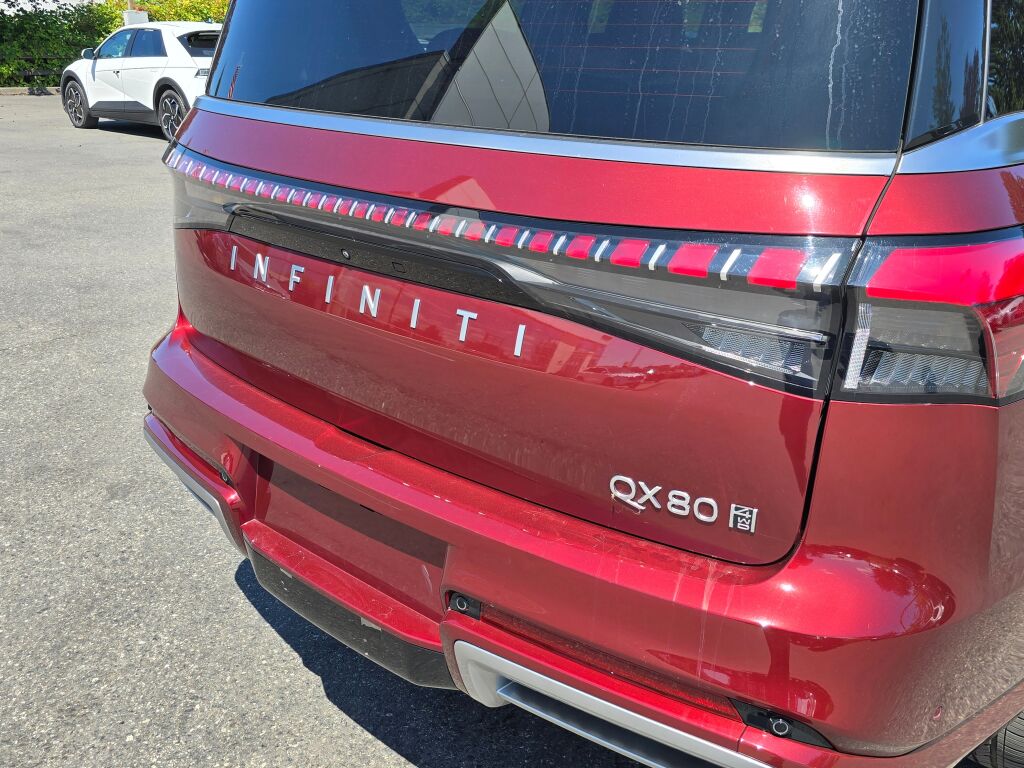 2025 Infiniti QX80 Luxe photo 13