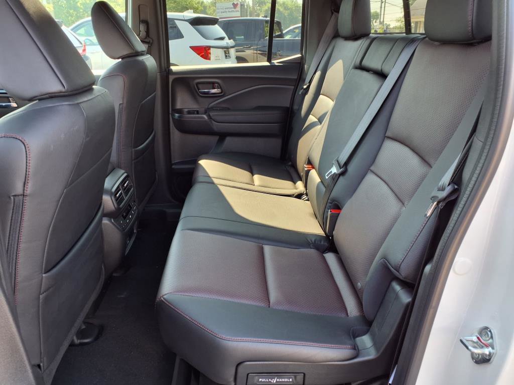 2025 Honda Ridgeline Black Edition photo 8