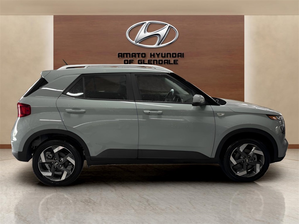 2025 Hyundai Venue Limited photo 6