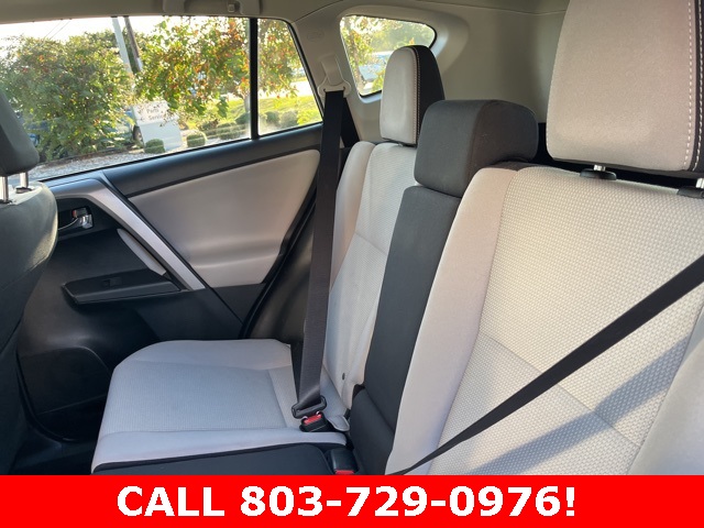 2016 Toyota RAV4 XLE photo 14