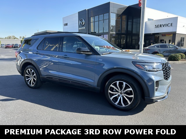 2025 Ford Explorer ST-LINE's photo