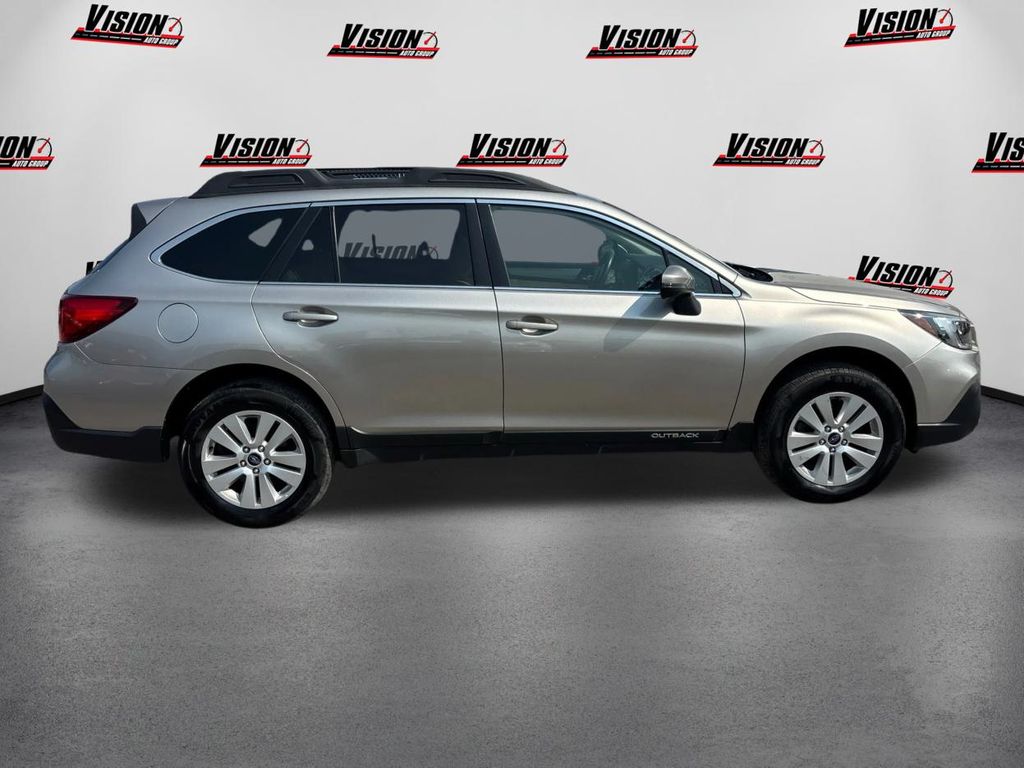 2019 Subaru Outback Premium photo 2