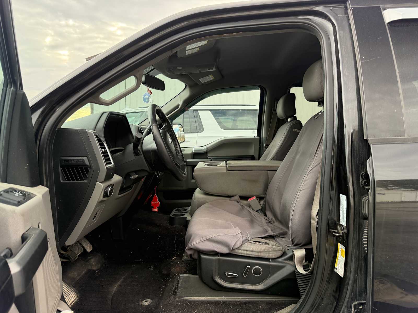 2015 Ford F-150 XLT photo 3