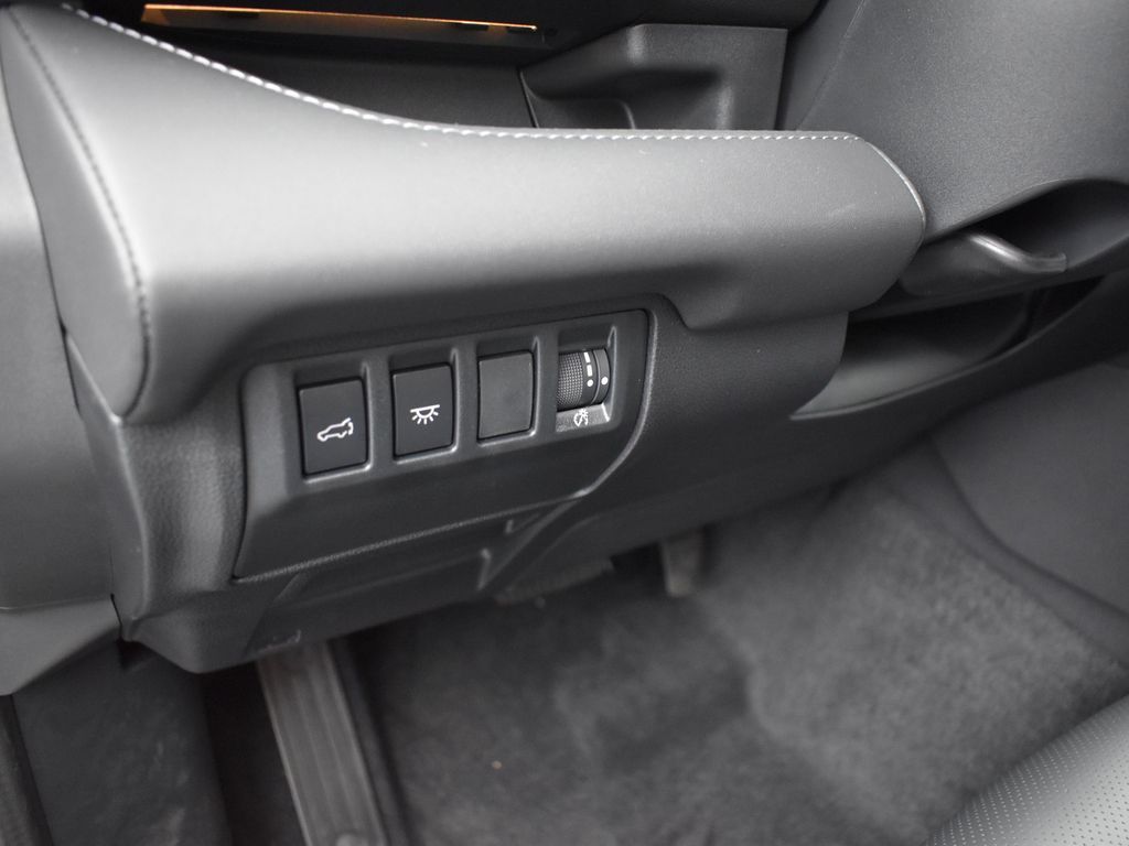 2025 Subaru Ascent Touring photo 7