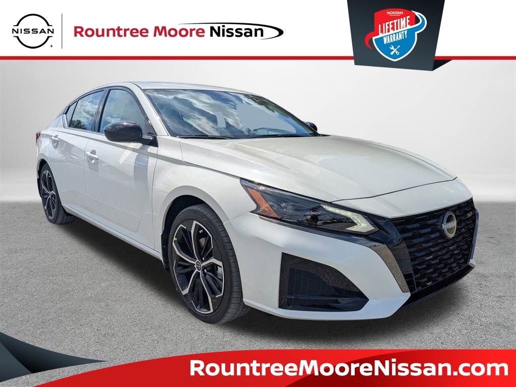 2025 Nissan Altima SR's photo