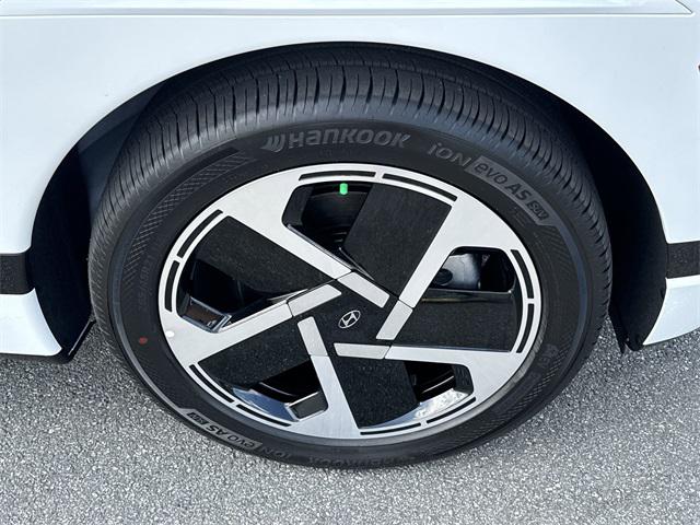 2026 Hyundai Ioniq photo 9