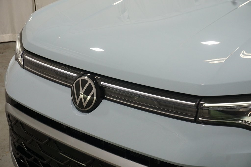 2025 Volkswagen Taos SEL photo 27