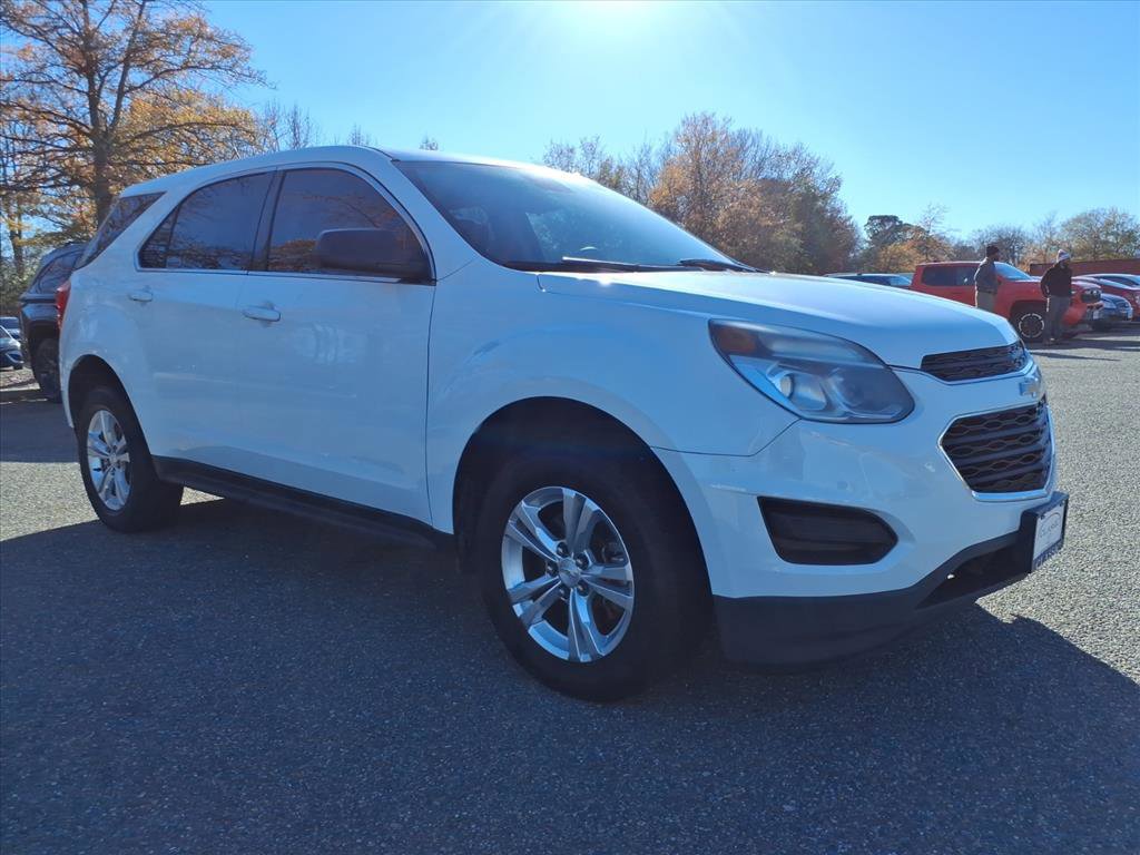 2017 Chevrolet Equinox LS's photo