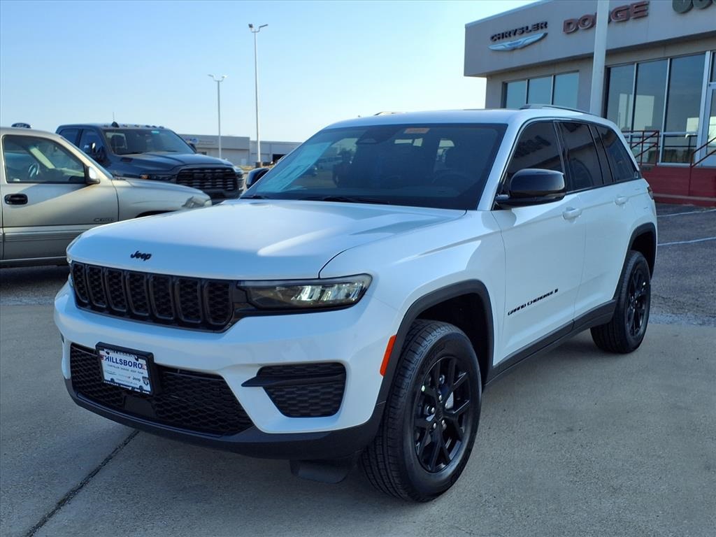 2025 Jeep Grand Cherokee Altitude photo 3
