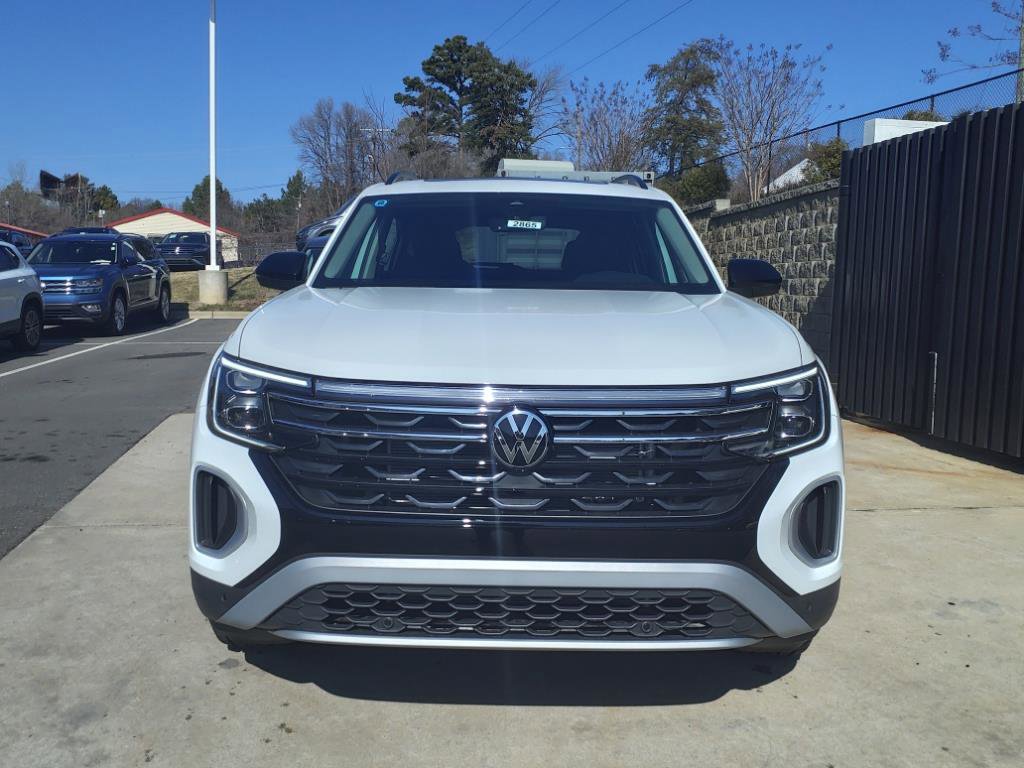 2025 Volkswagen Atlas Peak Edition photo 2