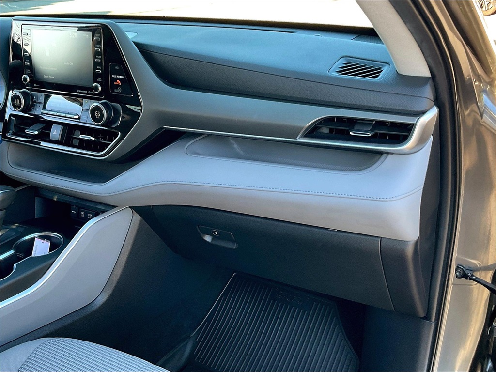 2020 Toyota Highlander Hybrid LE photo 12