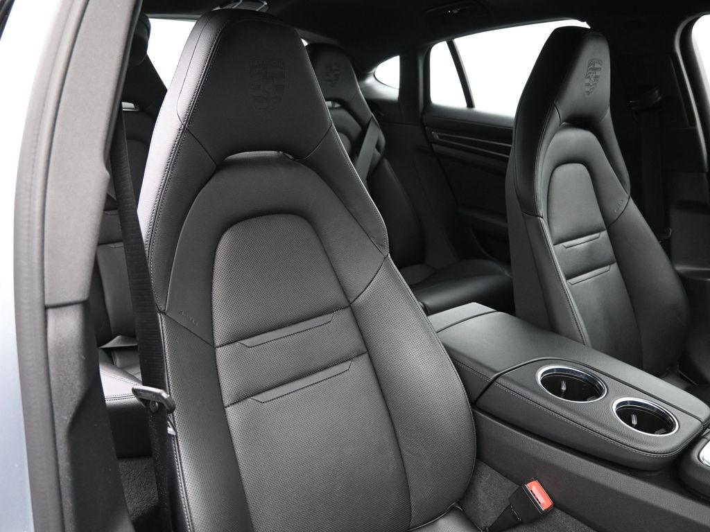 2022 Porsche Panamera E-Hybrid 4 photo 16