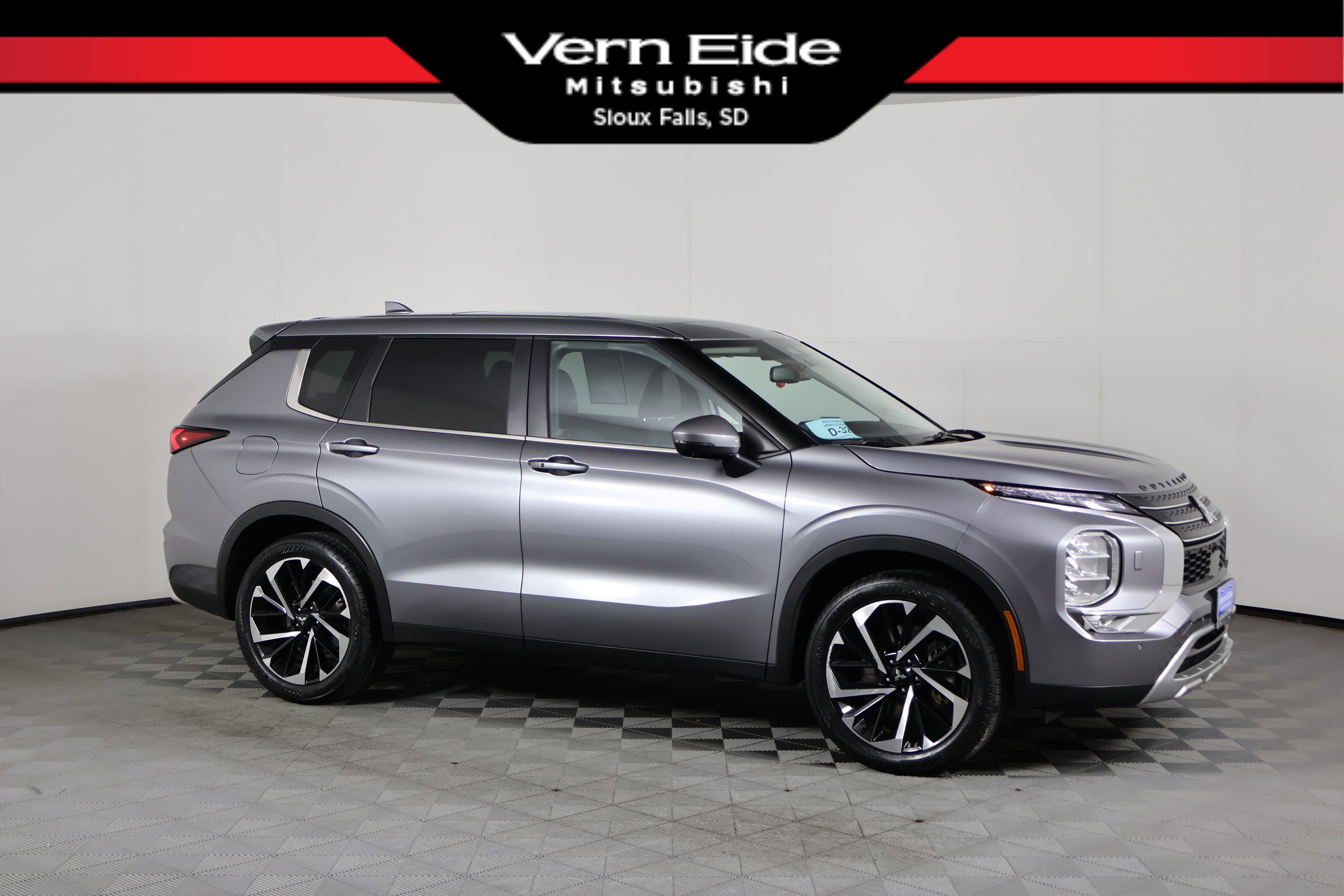 2022 Mitsubishi Outlander SE's photo