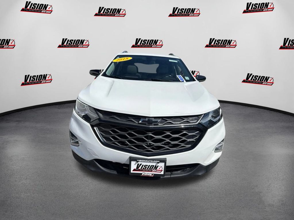 2018 Chevrolet Equinox LT photo 2