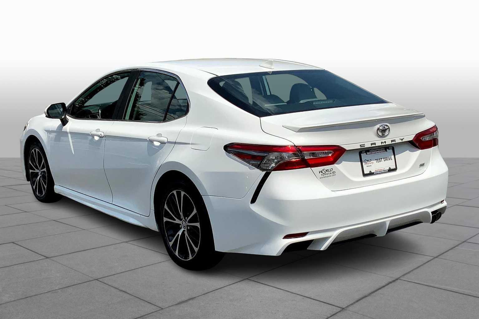 2019 Toyota Camry SE photo 10