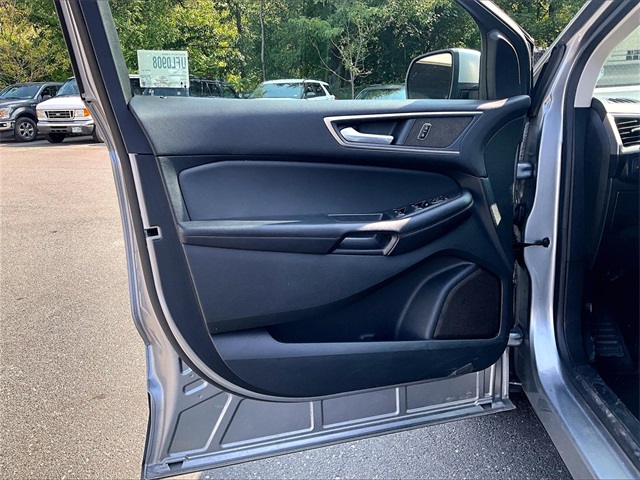 2022 Ford Edge SEL photo 17