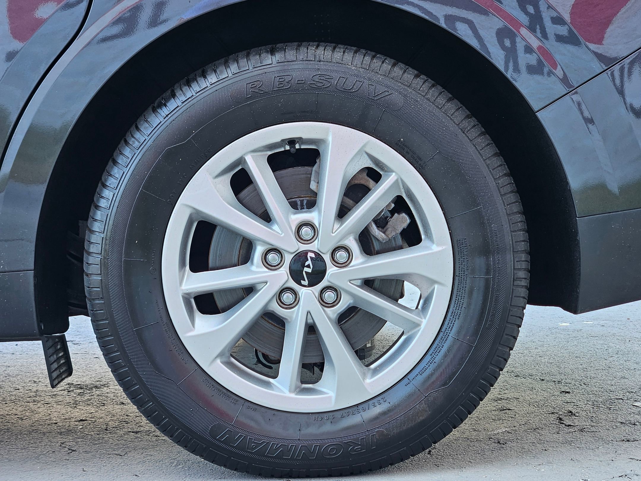 2023 Kia Carnival LX photo 24