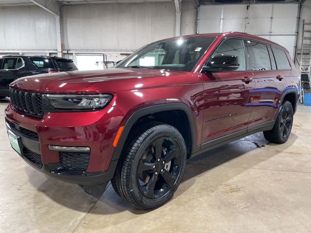 2025 Jeep Grand Cherokee Limited photo 2