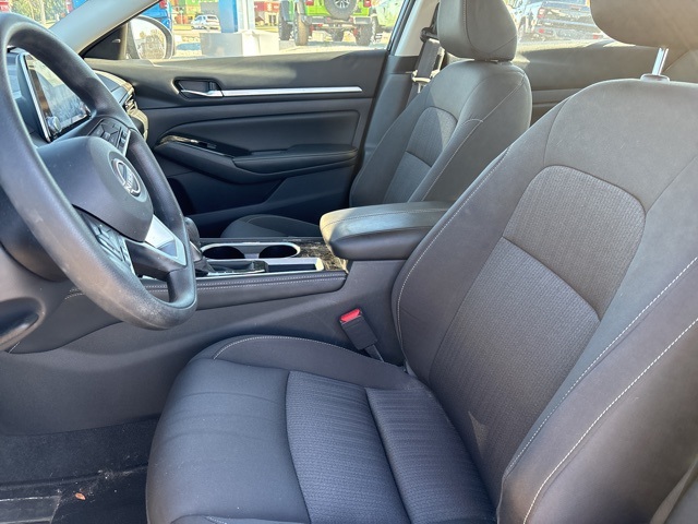 2023 Nissan Altima 2.5 SV photo 4