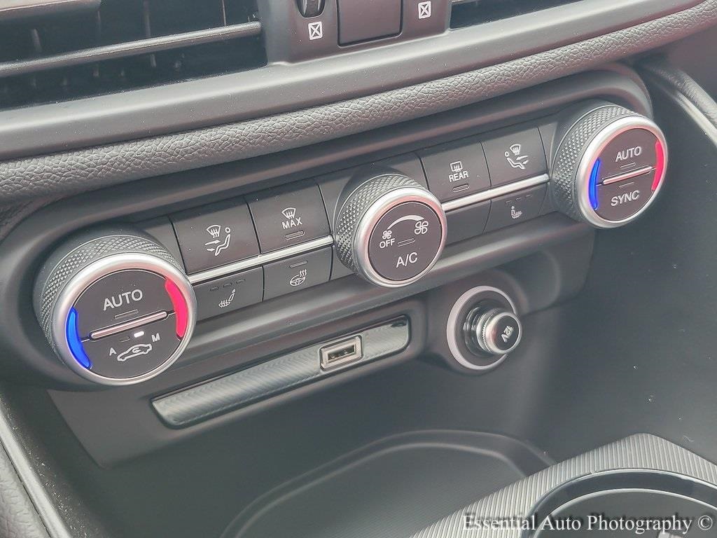 2025 Alfa Romeo Giulia Base photo 14