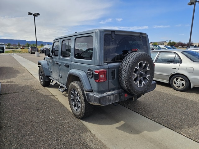 2024 Jeep Wrangler Sahara photo 7