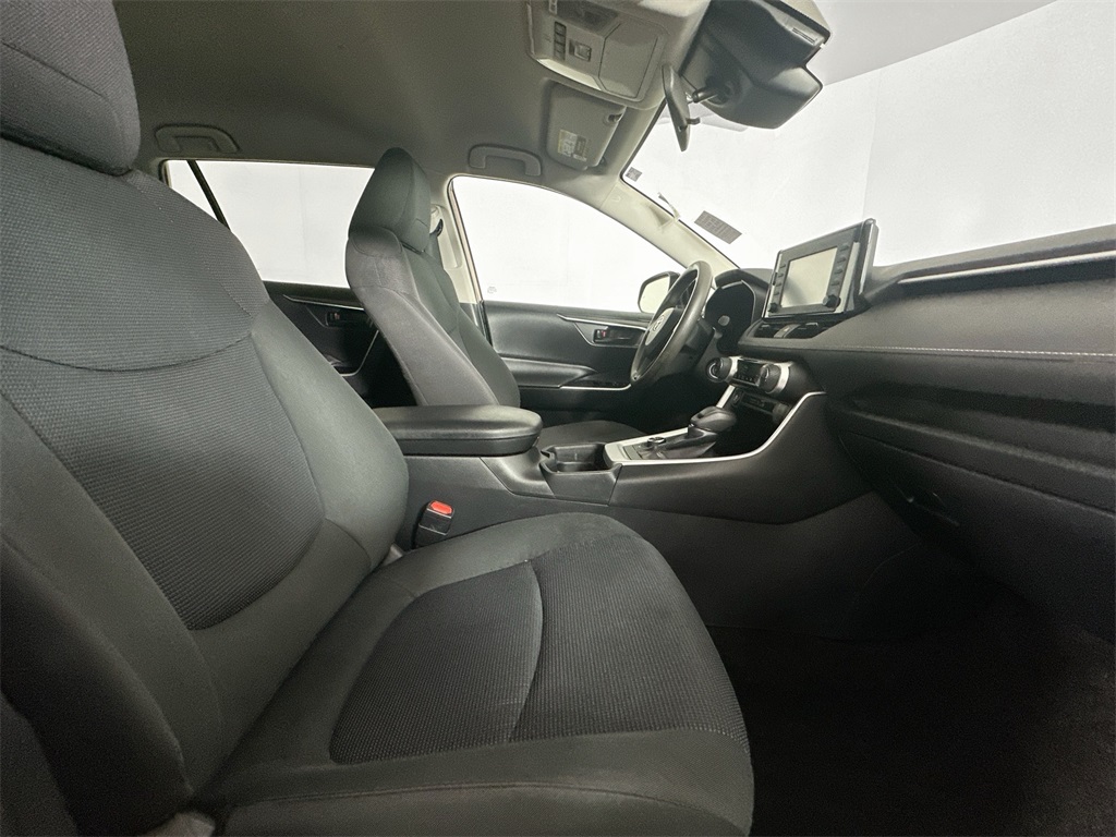 2019 Toyota RAV4 Hybrid LE photo 4