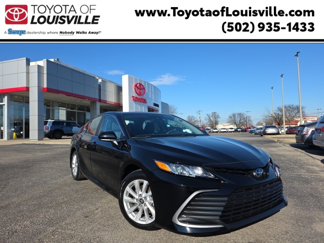 2024 Toyota Camry LE's photo