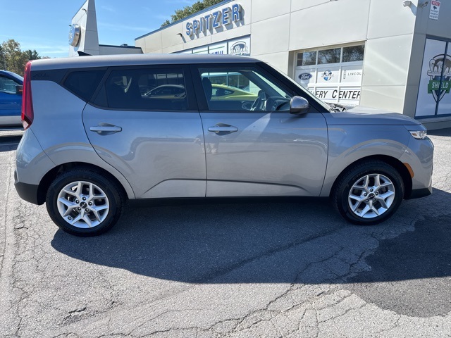 2022 Kia Soul LX photo 3