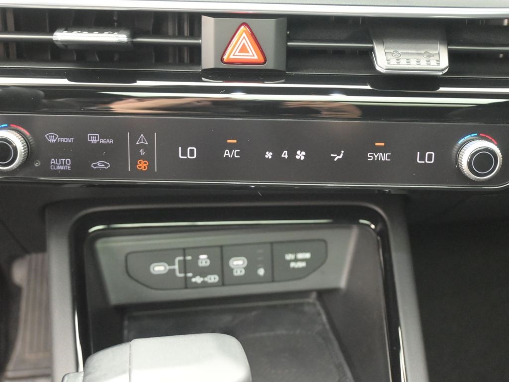 2025 Kia K5 GT-Line photo 3