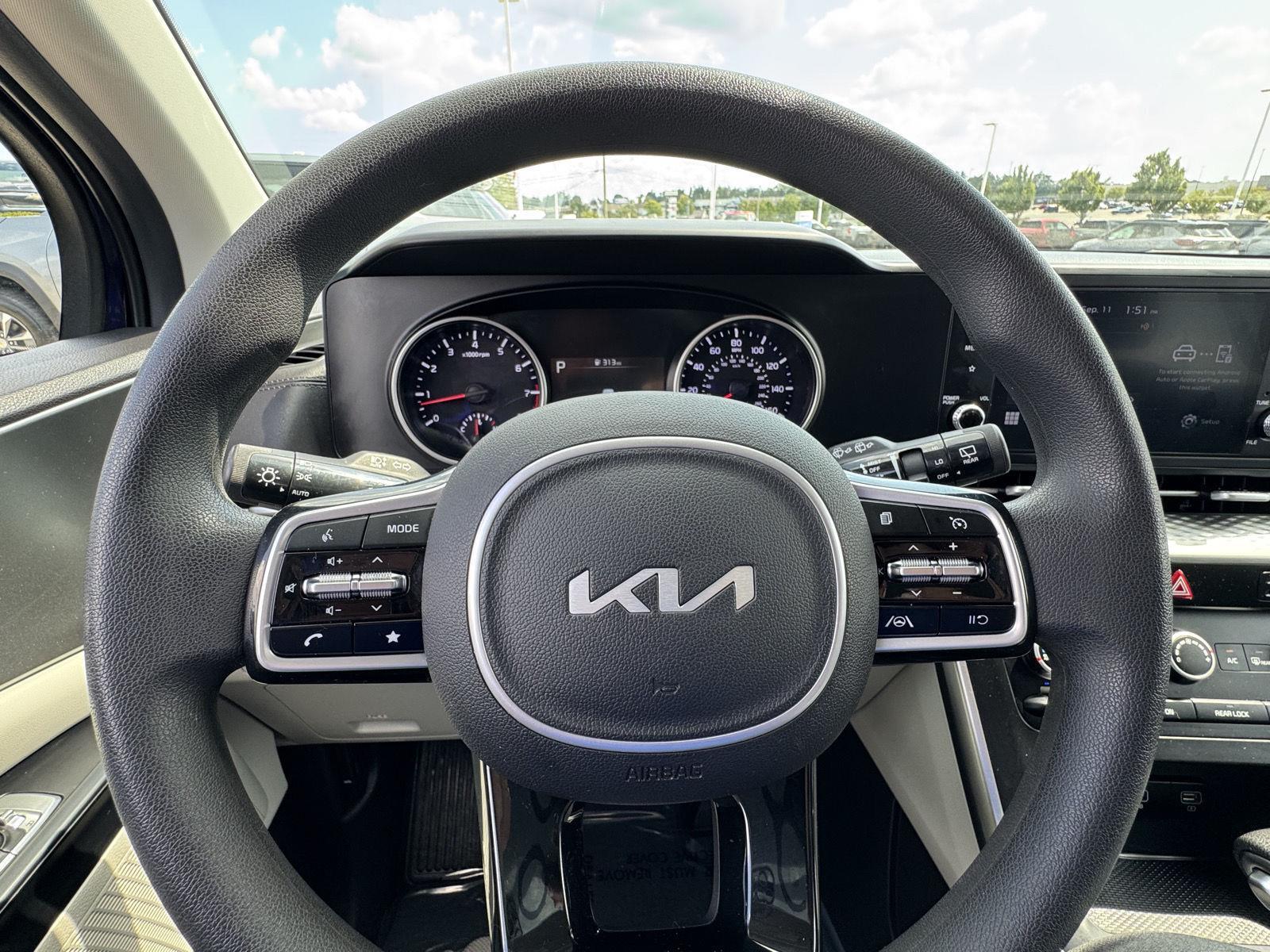 2022 Kia Carnival LX photo 12