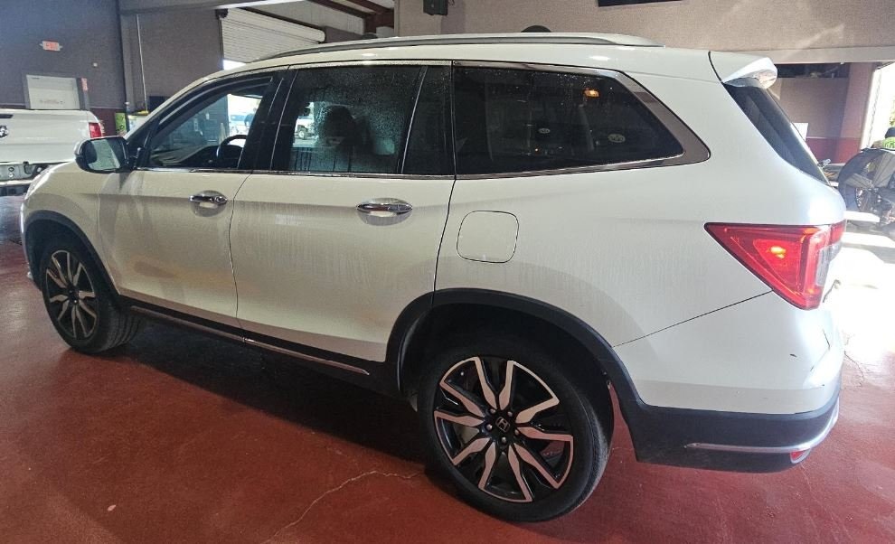 2019 Honda Pilot Elite photo 3