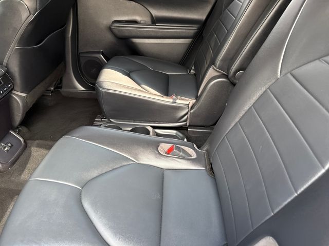 2021 Toyota Highlander XLE photo 18