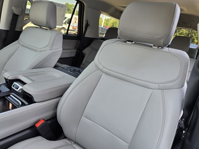 2025 Ford Expedition photo 23