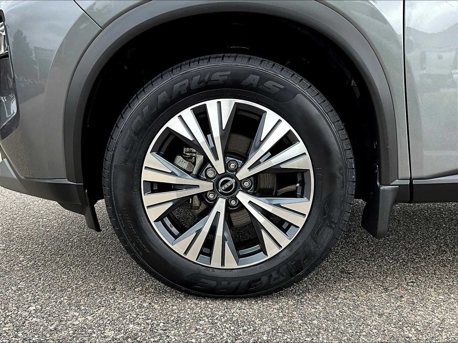 2022 Nissan Rogue SV photo 6