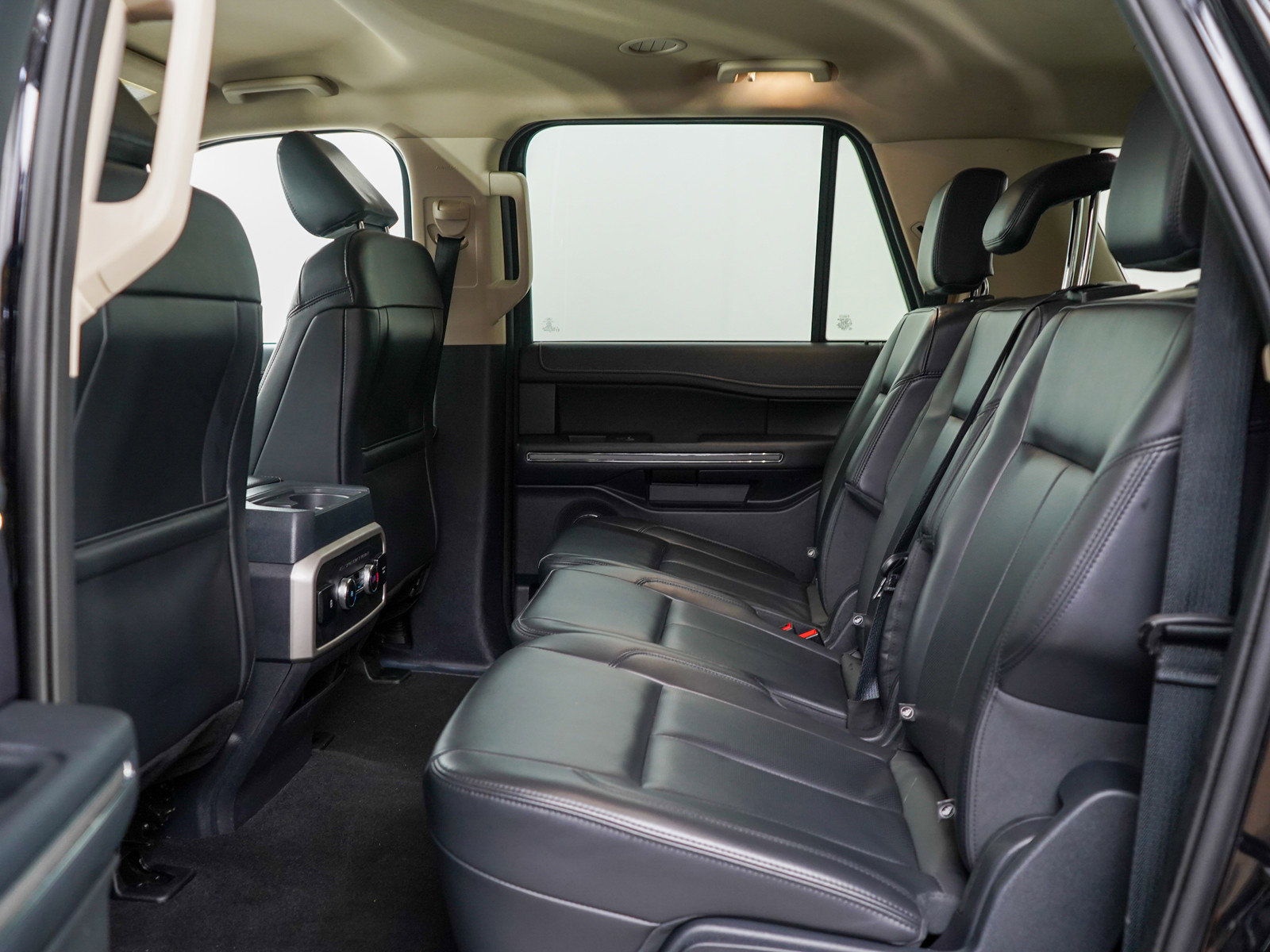 2024 Ford Expedition MAX XLT photo 16