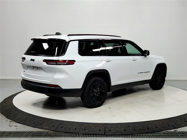 2024 Jeep Grand Cherokee Altitude photo 2